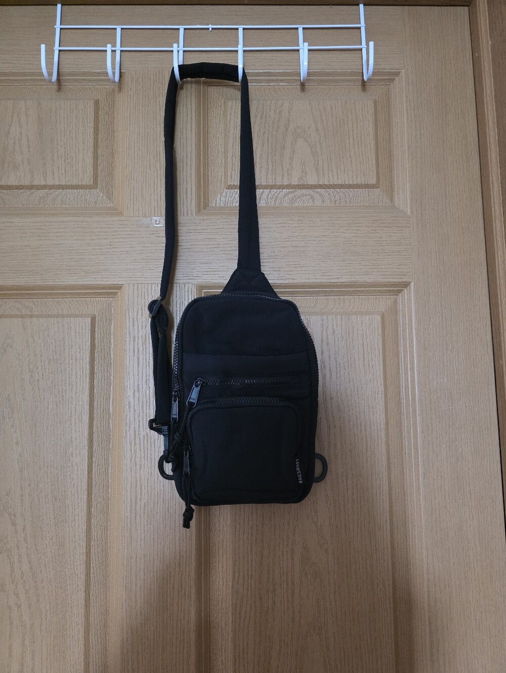 BAGSMART Blast Black Sling Crossbody Travel Bag RFID Anti-Theft Unisex